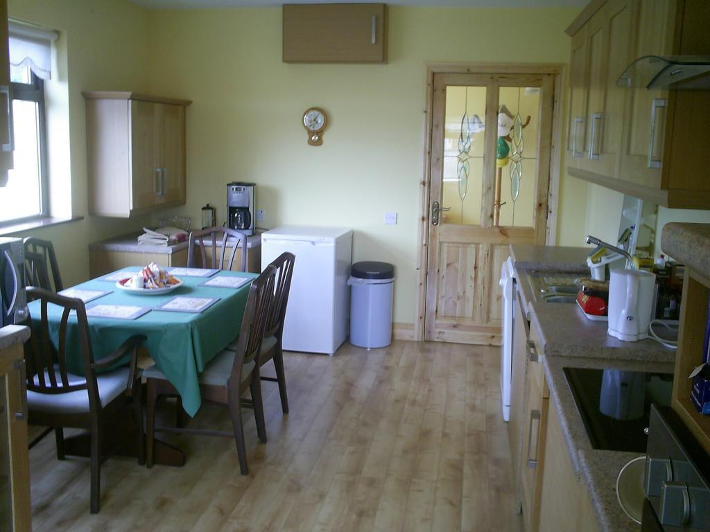 Derry House Villa Листоуел Стая снимка
